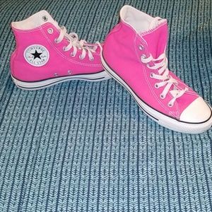 Pink women's 8 converse. Too big for me.